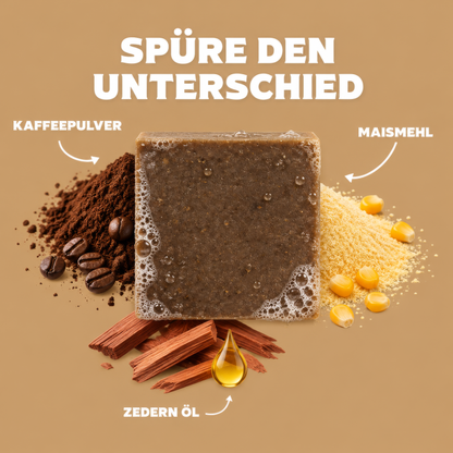 Barrel No. 7 Duschseife von Hanno Gorbani mit Kaffeepulver, Maismehl und Zedernöl, daneben Kaffeebohnen und Zedernholz.